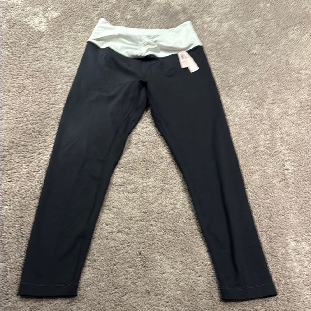 Victoria’s Secret On Point size medium capri with pocket